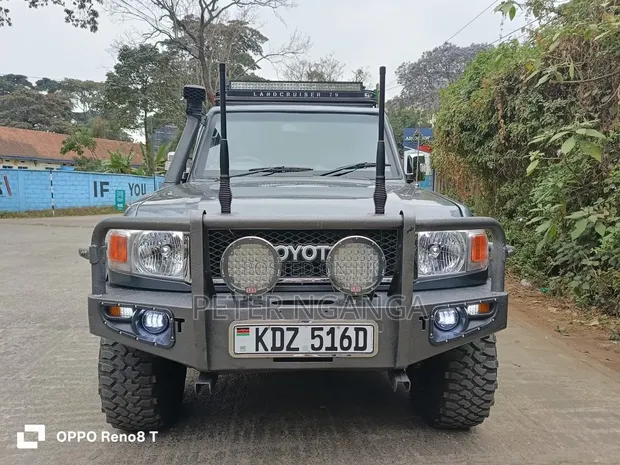 Toyota Land Cruiser 2014 Gray - 1