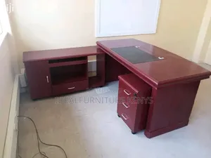 Executive Office Desk - Mahogany Kahawia