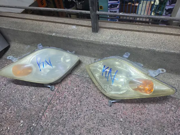 Toyota IST 2002-2005 Headlights - 1