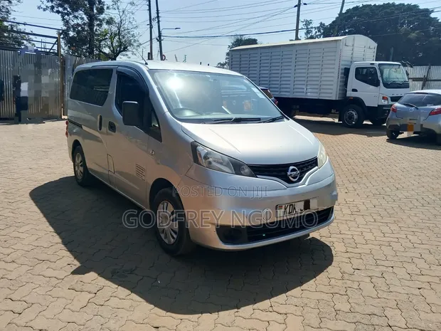 Nissan NP200 2014 Silver - 1