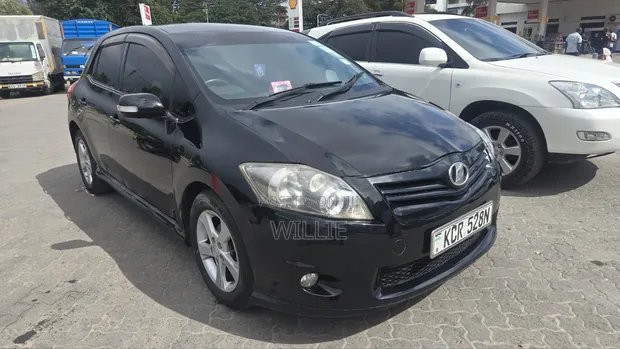 Toyota Auris 2011 Black - 1