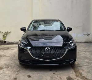 Mazda 2 2020 Nyeusi