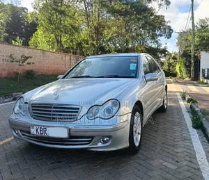 Mercedes-Benz C240 2005 Nyeusi