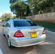 Mercedes-Benz C240 2005 Nyeusi - 5