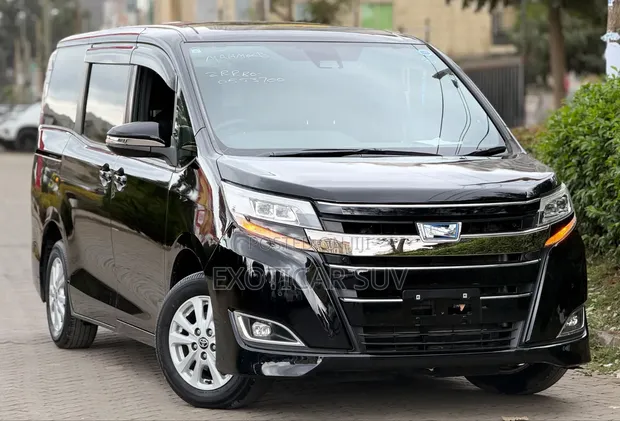 Toyota Noah 2.0 AWD (7 Seater) 2019 Black - 1