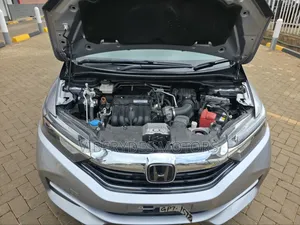 Honda Fit Shuttle Hybrid 2019 Silver