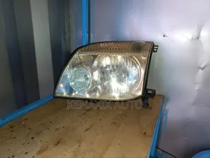 Kikoi cha Mwangaza cha Nissan X-Trail T30 Kisicho-Xenon (Kimetumika)