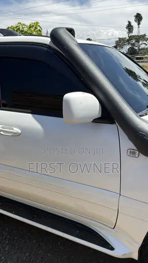 Toyota Land Cruiser HDJ 100 2000 Nyeupe