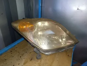 Toyota IST Headlight Isiyo Xenon (Iliyotumika)