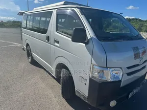 Toyota HiAce 2015 Van ya Utalii