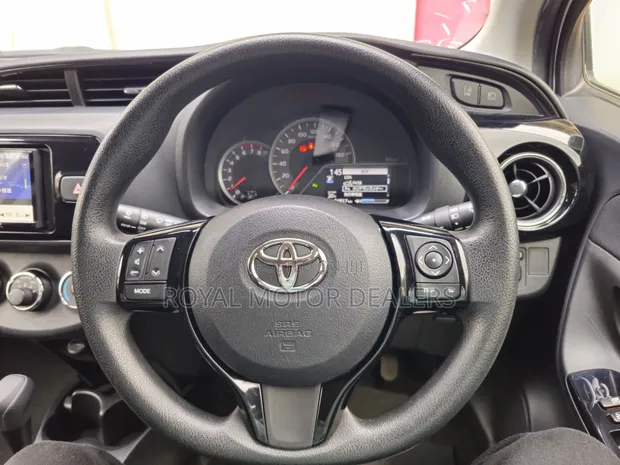 Toyota Vitz 1.3 FWD 5dr 2019 Nyeupe - 1