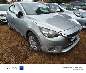 Mazda Demio 2018 Nyeusi