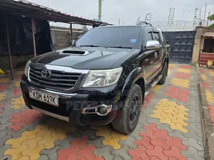 Toyota Hilux 3.0 D-4D 4x4 2015 Nyeusi