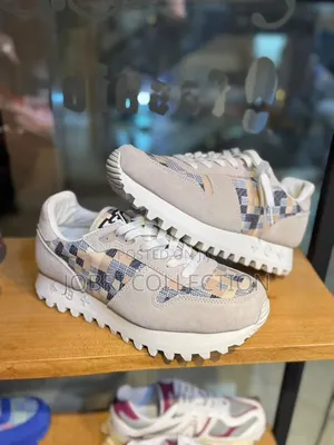 Designer Louis Vuitton Runway Sneakers - Beige