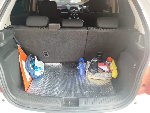 Mazda Demio 2012 Nyeupe - 1