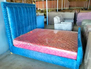 Kitanda cha Chesterfield 5x6 chenye Upholstery ya Blue Velvet