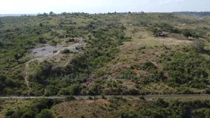 Ardhi ya SGR Inauzwa: Eka 4 Zinazogusa SGR Mbali na Barabara ya Mombasa