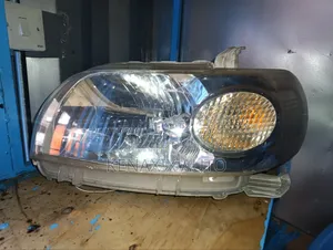 Taa ya Xenon ya Toyota Porte (2005-2011)