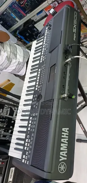 Yamaha PSR SX600 Electronic Keyboard