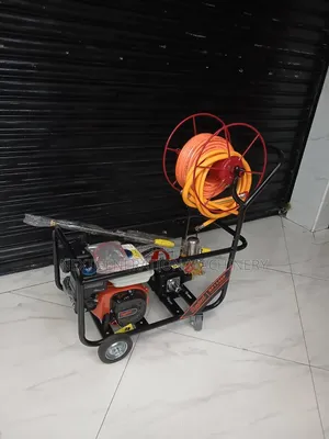 Kinyunyuzia Shamba Chenye Nguvu na Trolley
