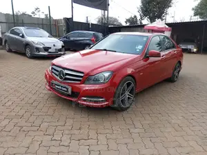 Mercedes-Benz C180 2014 Nyeusi