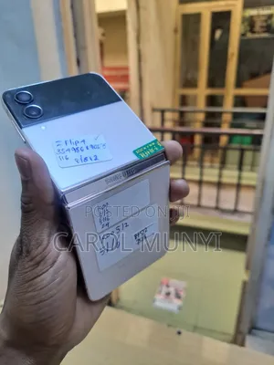 Samsung Galaxy Z Flip4 512GB Iliyorejeshwa
