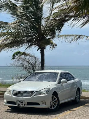 Toyota Crown 2013 Nyeupe