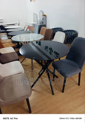 Boss Office Products Meza Nyeusi ya Mviringo