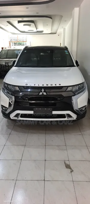 Mitsubishi Outlander 2.4 PHEV AWD 2019 Nyeupe