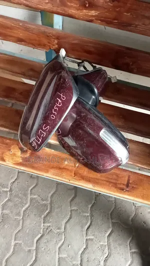 Kioo cha Ndani cha Toyota Passo Sette (Kimetumika)