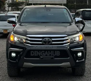 Toyota Hilux Double Cab 2018 - Nyeusi Matt