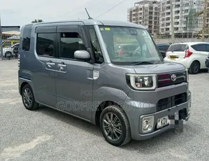 Toyota Pixis Mega 2018 Kijivu