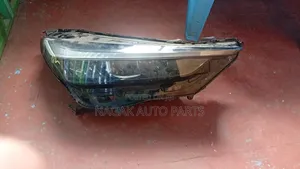 Honda Vezel 2020 Xenon Headlight (Iliyo tumika)