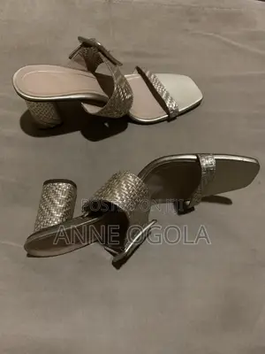 Sandali za Alfani za Juu Zilizofunguliwa - Nyeusi na Dhahabu