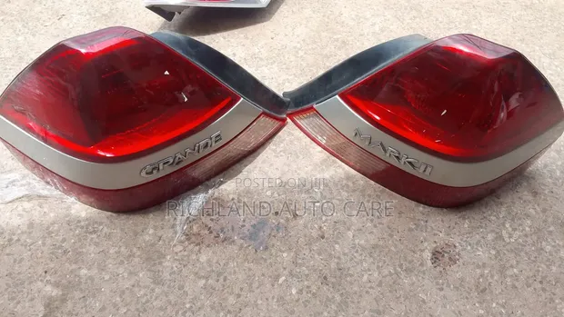Toyota Mark II GRX110 Taillamps (2002) - Set - 1