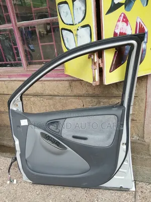 Mlango wa Mbele Kulia Toyota Vitz SCP10 (Model 2004)