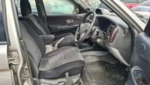 Mitsubishi Pajero 2004 Nyeupe