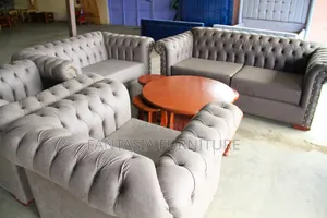 Seti ya Sofa ya 3 Seater Brown na Meza