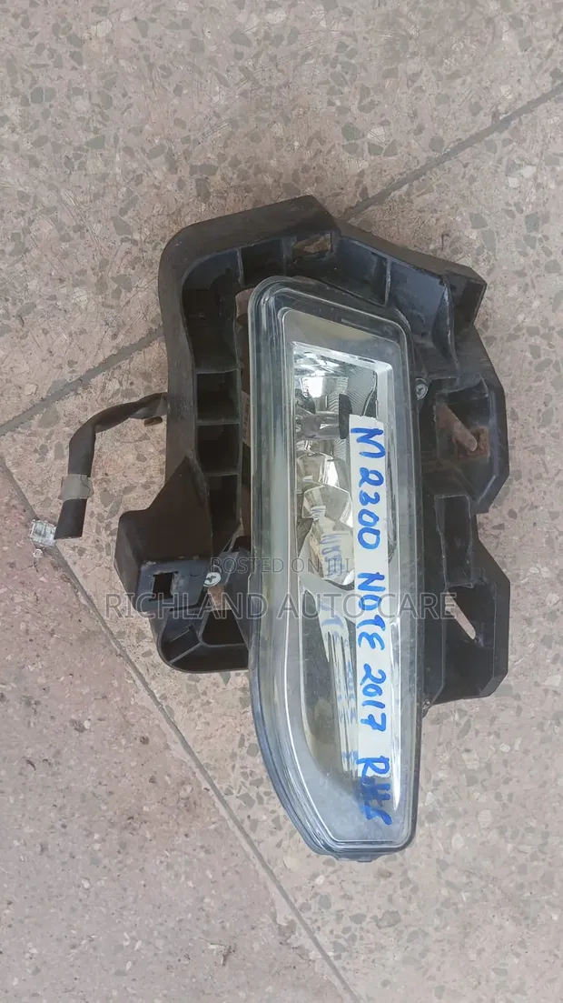 Foglamp Nissan Note E12 Mwaka 2017 Upande wa Kulia - 1
