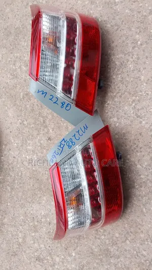 Seti ya Taillight za Toyota Premio (Modeli ya Koito)