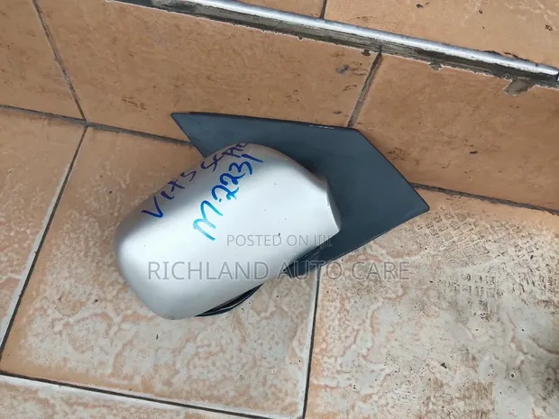Toyota Vitz SCP10 Side Mirror (Old Model) - Front RHS, Silver, 3-Wire - 1