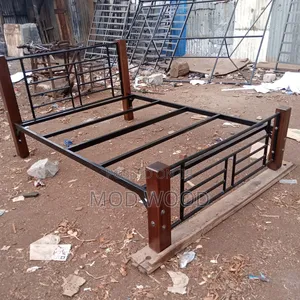 Kitanda cha Hybrid cha Chuma na Mbao Imara cha Mtindo wa Viwandani 5ft x 6ft