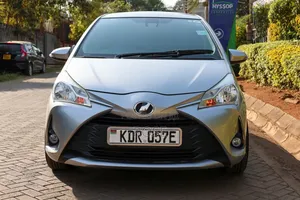 Toyota Vitz 2017 Nyeupe