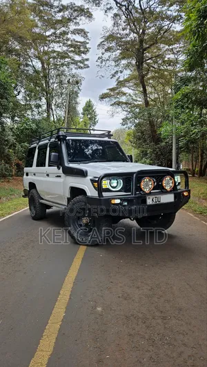 Toyota Land Cruiser 76 Series 2009 Nyeupe