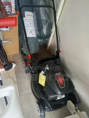 Honda Lawnmower Inajisukuma Yenyewe