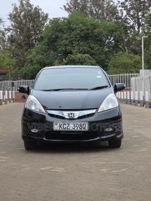 Honda Fit Shuttle 2013 Nyeusi
