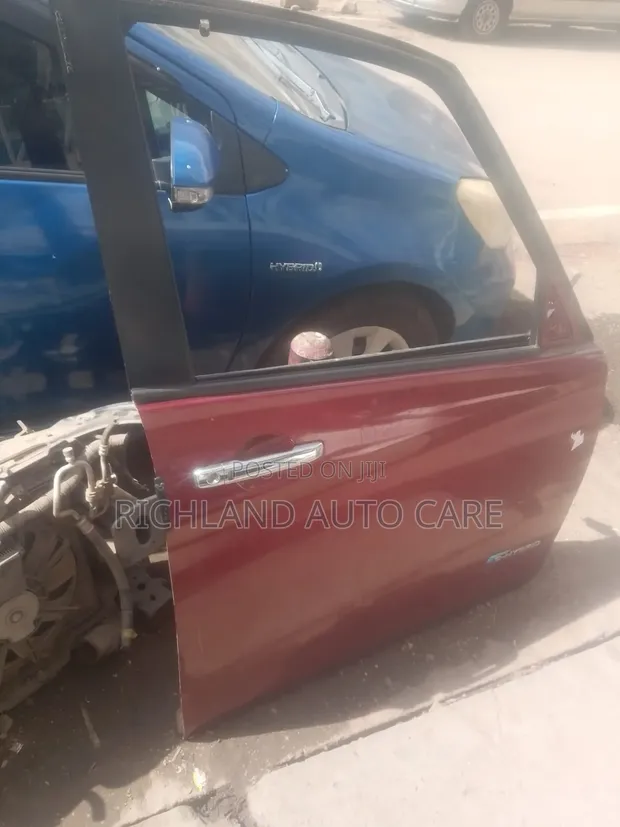 Mlango wa Mbele Nissan Serena GC27 Kulia (2016) - 1