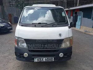 Nissan Caravan (Urvan) 2006