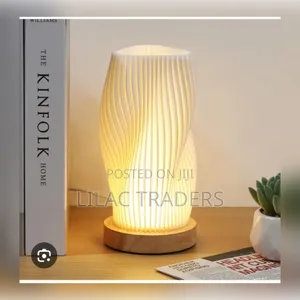 Wavy Vase Lamp