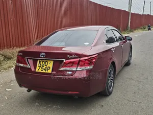 Toyota Crown Royal Saloon Hybrid 2014